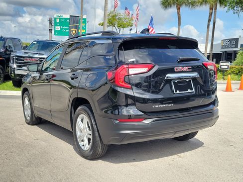 Used 2023 GMC Terrain SLE w/ Driver Convenience Package FWD image 7