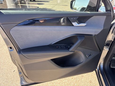 New 2026 Volkswagen Tiguan SE R-Line image 13