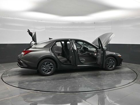 New 2026 Hyundai Elantra Hybrid FWD image 44