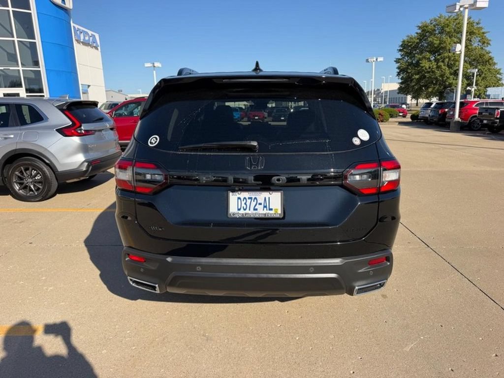 Used 2025 Honda Pilot Elite image 3