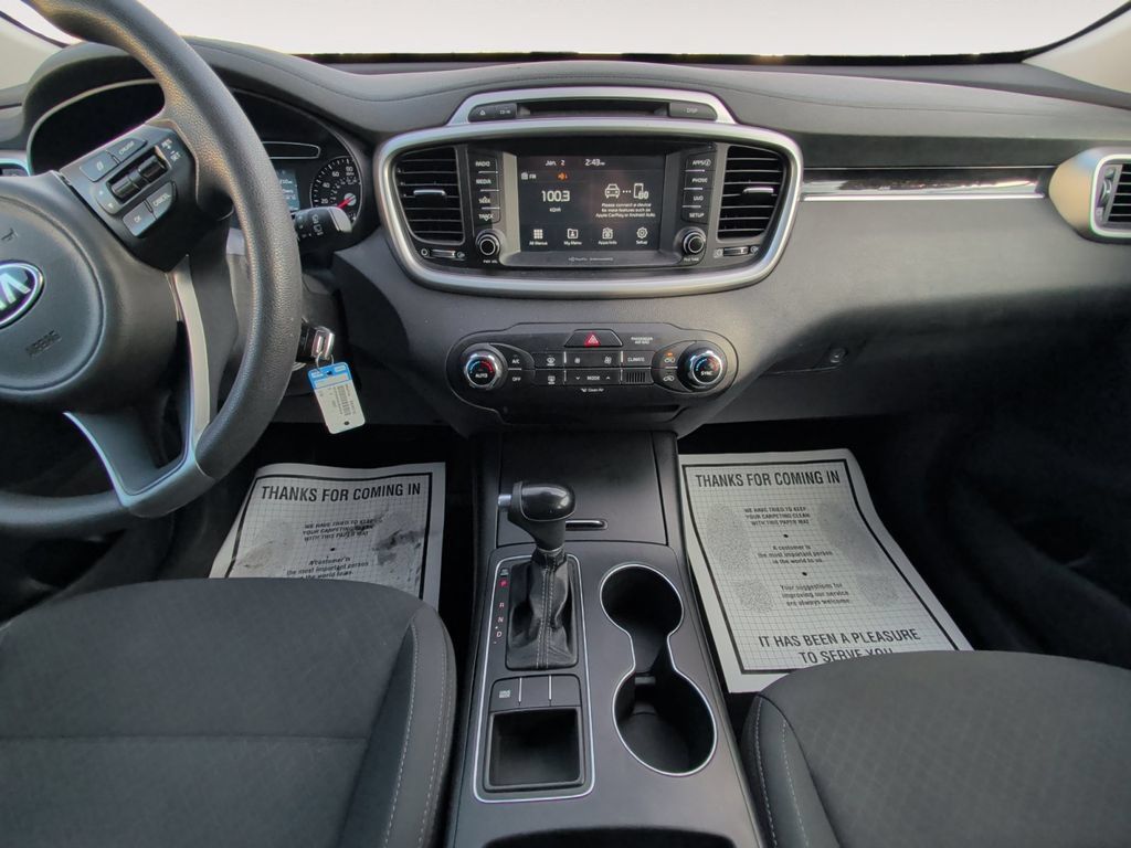 Used 2018 Kia Sorento FWD image 13