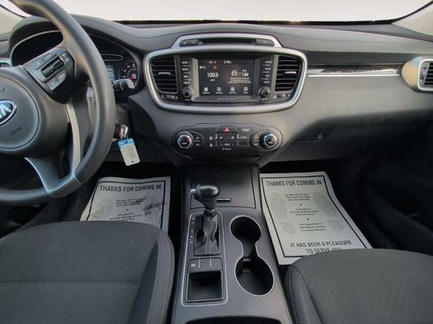 Used 2018 Kia Sorento FWD image 13