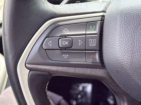 Used 2022 Jeep Grand Cherokee Limited AWD/4WD image 16