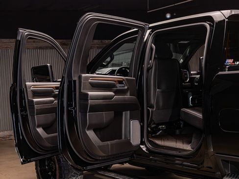 Used 2024 Chevrolet Silverado 2500 High Country w/ Midnight Edition image 32