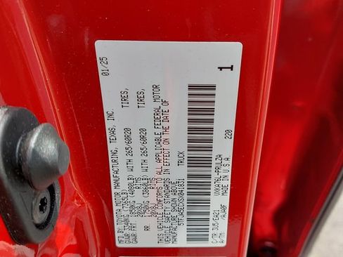 Used 2025 Toyota Tundra Limited AWD/4WD image 40