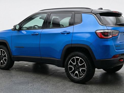 Used 2025 Jeep Compass Trailhawk AWD/4WD image 6