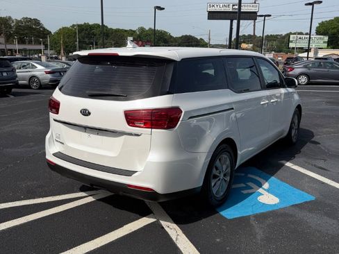 Used 2019 Kia Sedona L FWD image 5