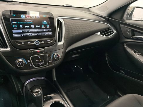 Used 2018 Chevrolet Malibu LT FWD image 16