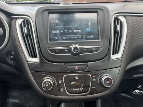 Used 2018 Chevrolet Malibu LS FWD image 18