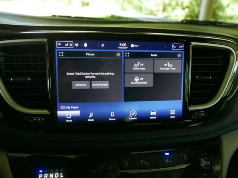 Used 2021 Chrysler Pacifica Touring-L FWD image 14