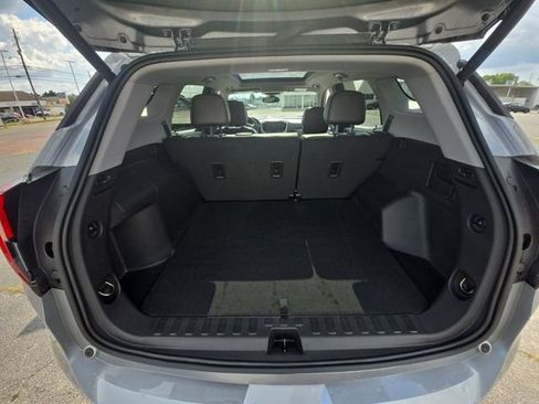Used 2024 GMC Terrain SLT w/ Tech Package FWD image 23
