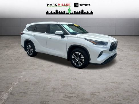 Certified 2025 Toyota Highlander XLE AWD/4WD image 8