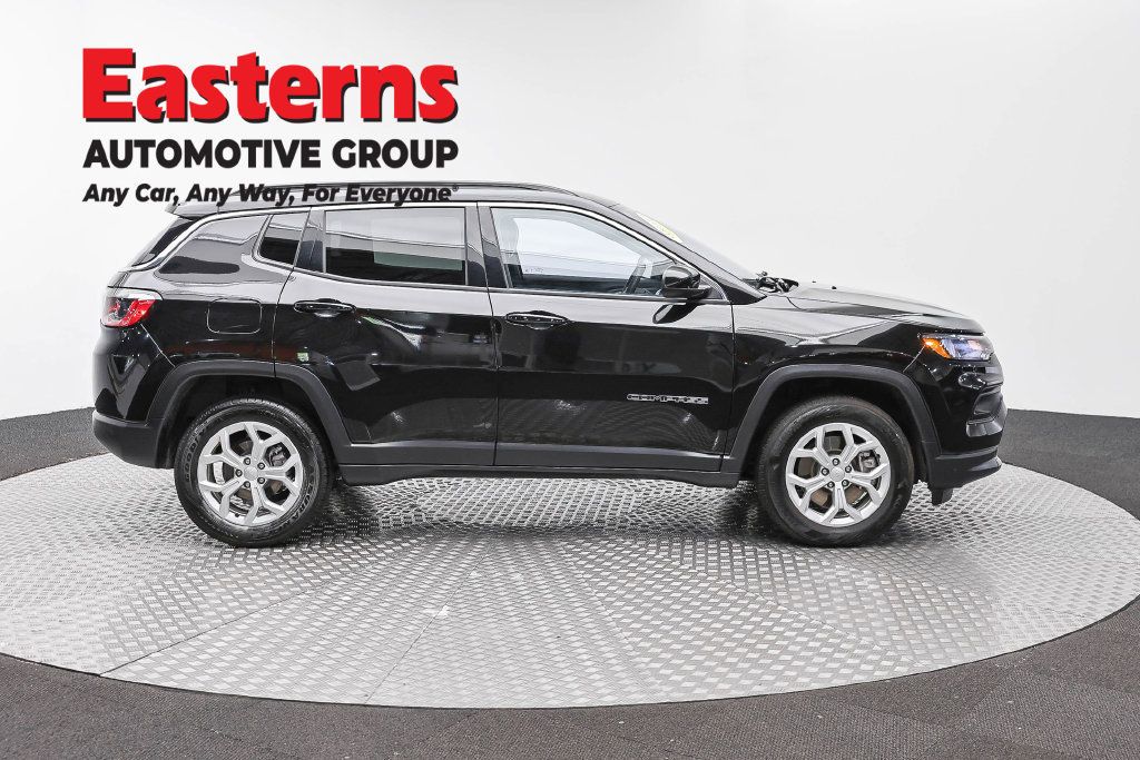 Used 2024 Jeep Compass Latitude AWD/4WD image 6
