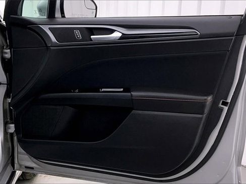 Used 2015 Ford Fusion SE w/ Equipment Group 201A image 21