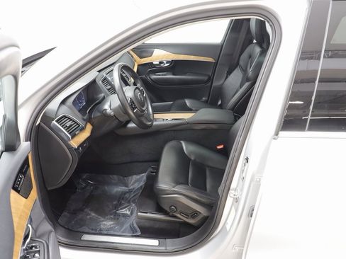 Used 2022 Volvo XC90 T6 Momentum w/ Climate Package image 6
