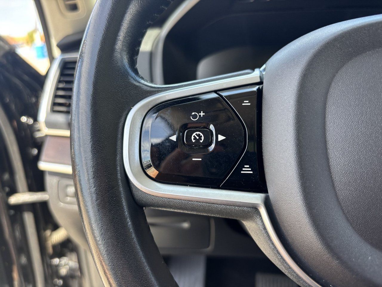 Used 2019 Volvo XC90 T6 Momentum w/ Advanced Package AWD/4WD image 28