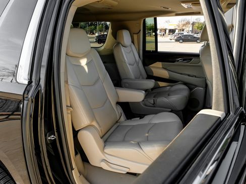 Used 2019 Cadillac Escalade ESV Premium Luxury image 36