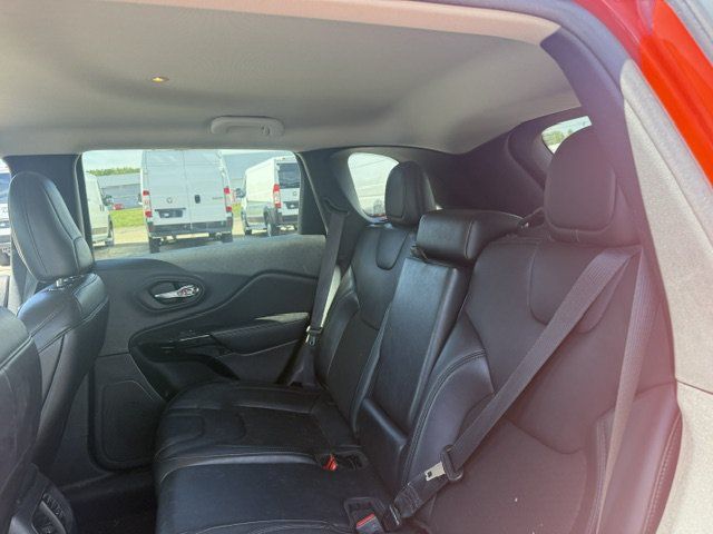 Used 2021 Jeep Cherokee Latitude Plus AWD/4WD image 7
