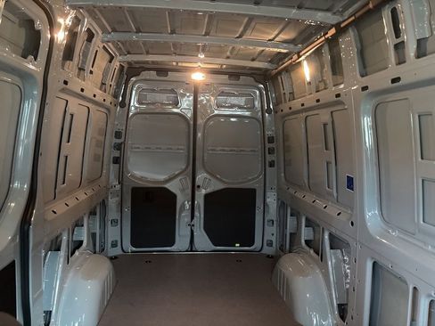 Used 2025 Mercedes-Benz Sprinter 2500 image 34