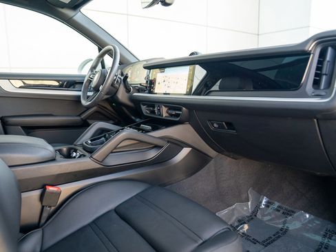 Used 2025 Porsche Cayenne image 26