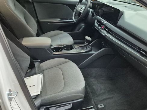 Used 2025 Kia K4 FWD image 26
