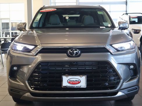 Used 2026 Toyota Grand Highlander AWD Hybrid image 2