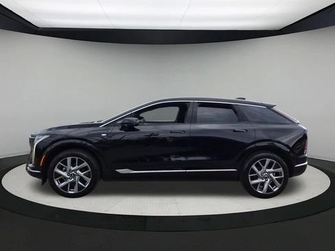 Used 2027 Cadillac Optiq Luxury RWD image 2