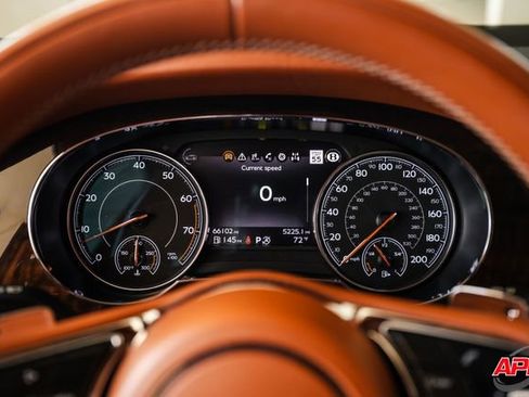Used 2017 Bentley Bentayga image 14