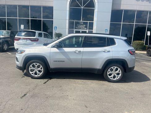 Used 2024 Jeep Compass Latitude AWD/4WD image 6