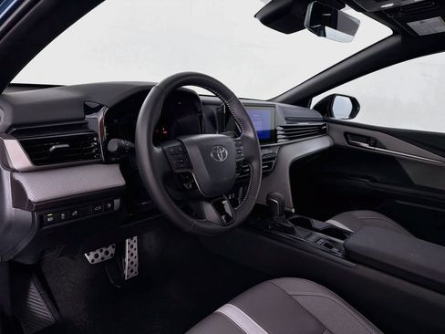 Used 2025 Toyota Camry SE FWD image 14