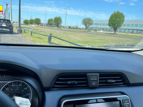 Used 2025 Nissan Versa SV image 18