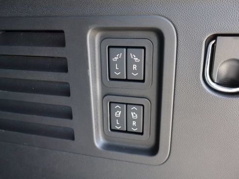 Used 2026 Chevrolet Traverse High Country w/ LPO, Floor Liner Package AWD/4WD image 40