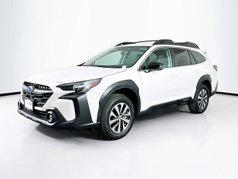 Used 2025 Subaru Outback Premium image 3