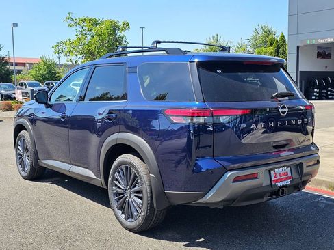 New 2026 Nissan Pathfinder SL w/ SL Premium Package AWD/4WD image 7