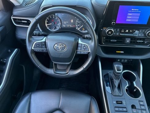 Used 2024 Toyota Highlander XLE image 27