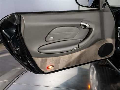 Used 2001 Porsche 911 Cabriolet image 31