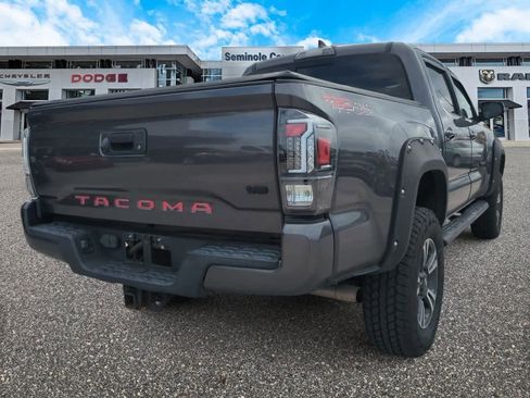 Used 2017 Toyota Tacoma TRD Sport image 8