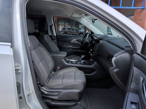 Used 2021 Chevrolet Traverse LT FWD image 30