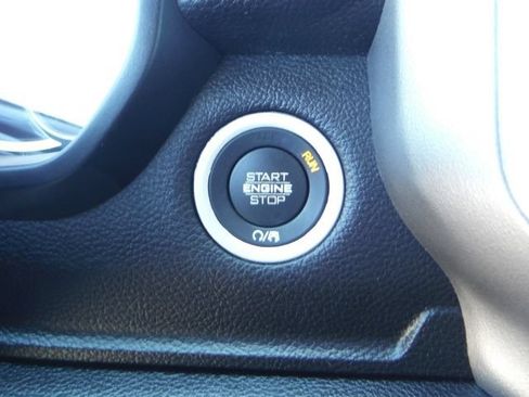 Used 2023 RAM 1500 Big Horn AWD/4WD image 34