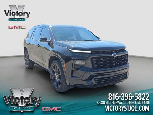 Used 2024 Chevrolet Traverse RS w/ LPO, Floor Liner Package FWD image 1