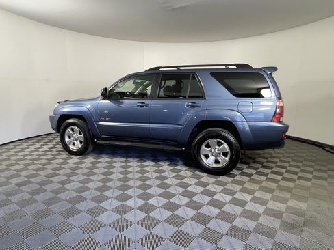 Used 2004 Toyota 4Runner SR5 AWD/4WD image 2