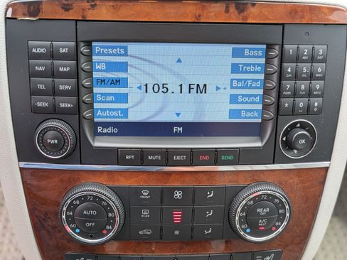 Used 2006 Mercedes-Benz R 500 4MATIC image 27