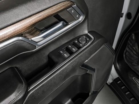 Used 2024 Chevrolet Silverado 2500 LT image 45