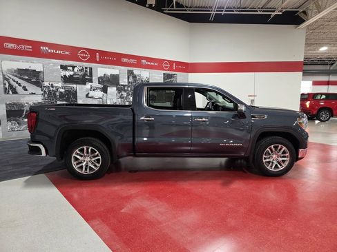 Used 2022 GMC Sierra 1500 SLT image 2