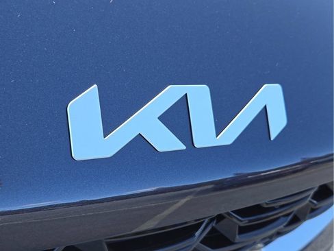 Certified 2025 Kia Sorento S w/ Panoramic Sunroof Package FWD image 4