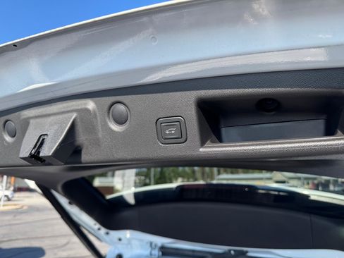 Used 2021 Chevrolet Equinox Premier image 17