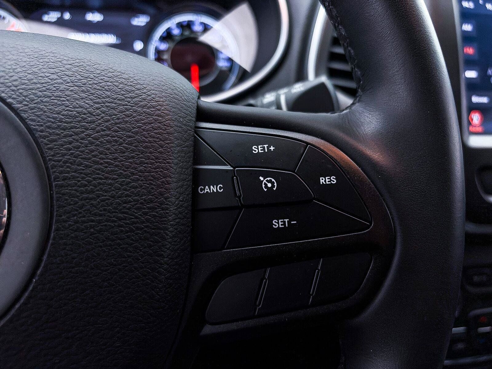 Used 2019 Jeep Cherokee Trailhawk w/ Cold Weather Group AWD/4WD image 30