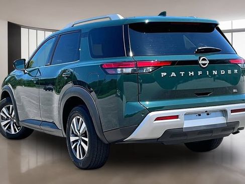 Used 2025 Nissan Pathfinder SL FWD image 4