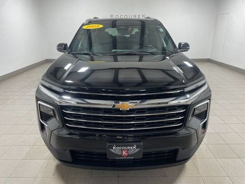 Used 2025 Chevrolet Traverse LT AWD/4WD image 2