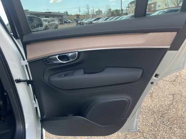 New 2026 Volvo XC90 T8 Plus w/ Protection Package Premier AWD/4WD image 15